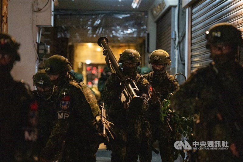 Military Police troops are seen under a covered walkway in Taipei's Wanhua District during Monday's drills. CNA photo July 14, 2025