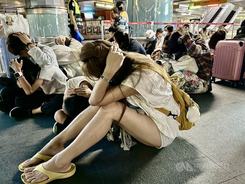 Metro passengers take cover and adopt an "evacuation posture" as part of the drill in Formosa Boulevard metro station in Kaohsiung on Wednesday. CNA photo July 16, 2025