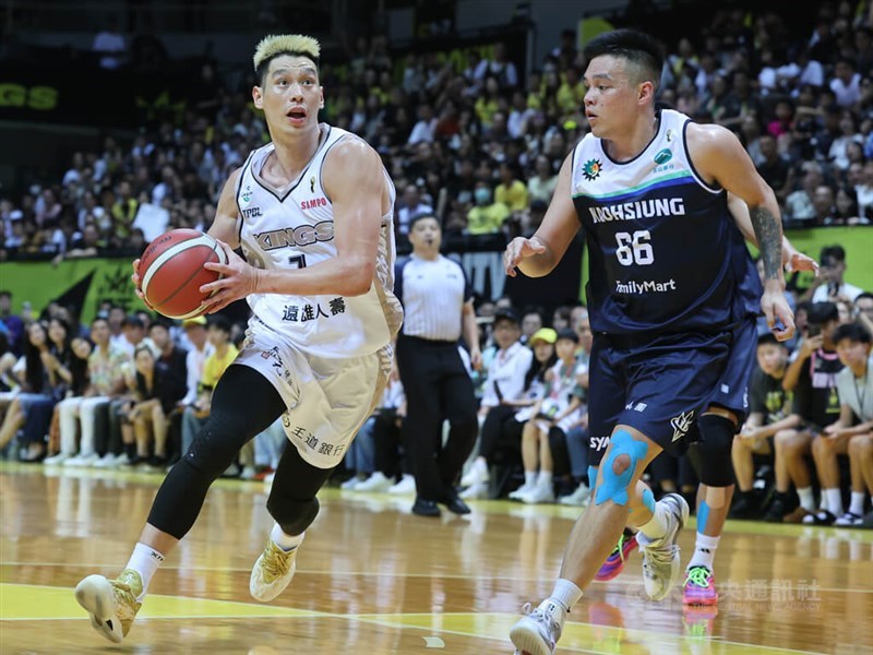 Jeremy Lin (front, left). CNA file photo