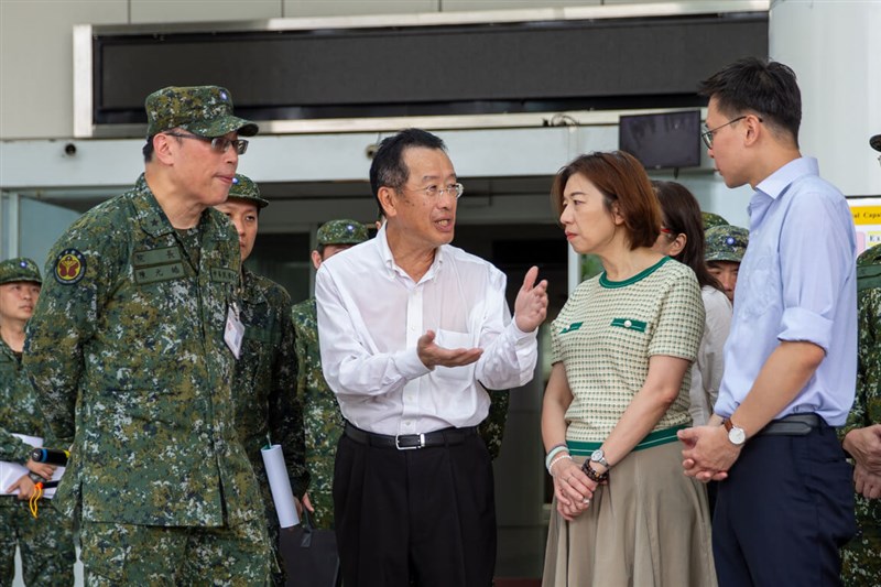 Defense Minister Wellington Koo (second left) supervises evacuation drills at Tri-Service General Hospital in Taipei on Thursday. Photo courtesy of the Ministry of National Defense July 17, 2025