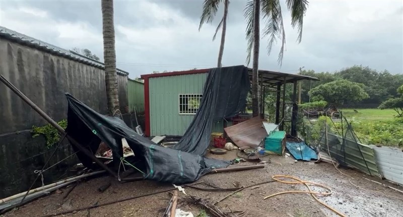 The strong winds blow household items off the stack in the backyard in Taitung on Saturday. Photo courtesy of a local resident CNA photo July 19, 2025.