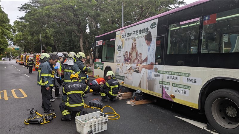 A bus hits a 60-year-old man while making a left turn in Taipei on Saturday. Photo courtesy of the local authority July 19, 2025
