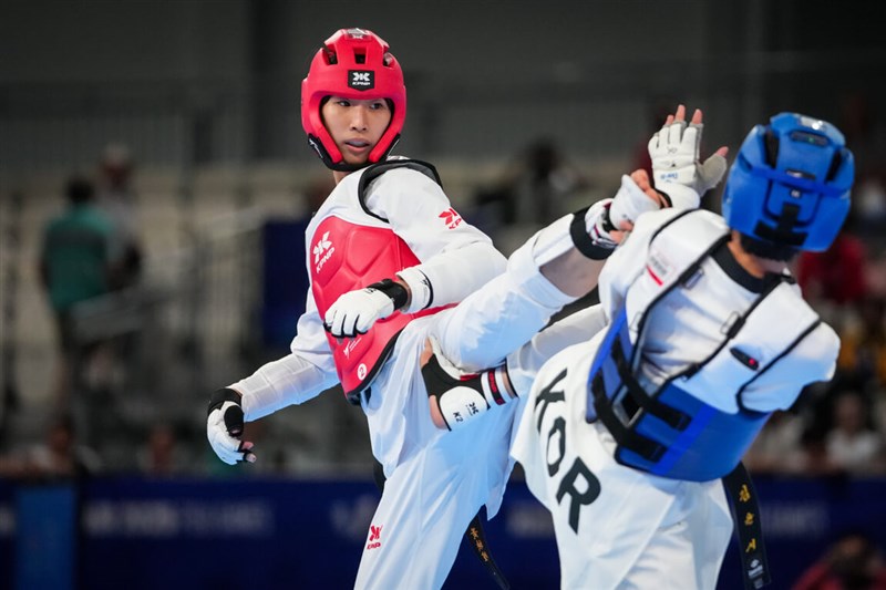 Taiwan's Huang Ying-hsuan (in red) battles Korea's Kim Yun-seo (in blue) at the women's under-46 kilogram taekwondo kyorugi event at the 2025 Summer World University Games in Germany on Saturday. Photo courtesy of the Chinese Taipei University Sports Federation