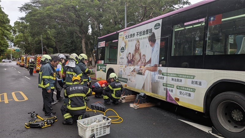 A bus hits a 60-year-old man while making a left turn in Taipei on Saturday. Photo courtesy of the local authority July 19, 2025