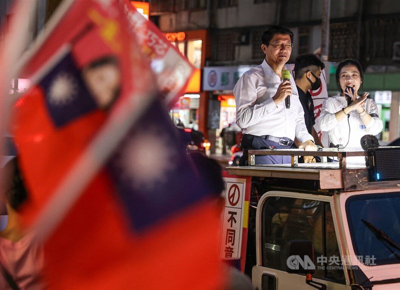 KMT legislator Hsu Chiao-hsin (right) appears with legislator Hsieh Lung-chieh in a motorcade in Taipei on Tuesday, urging voters to oppose the recall. CNA photo July 22, 2025