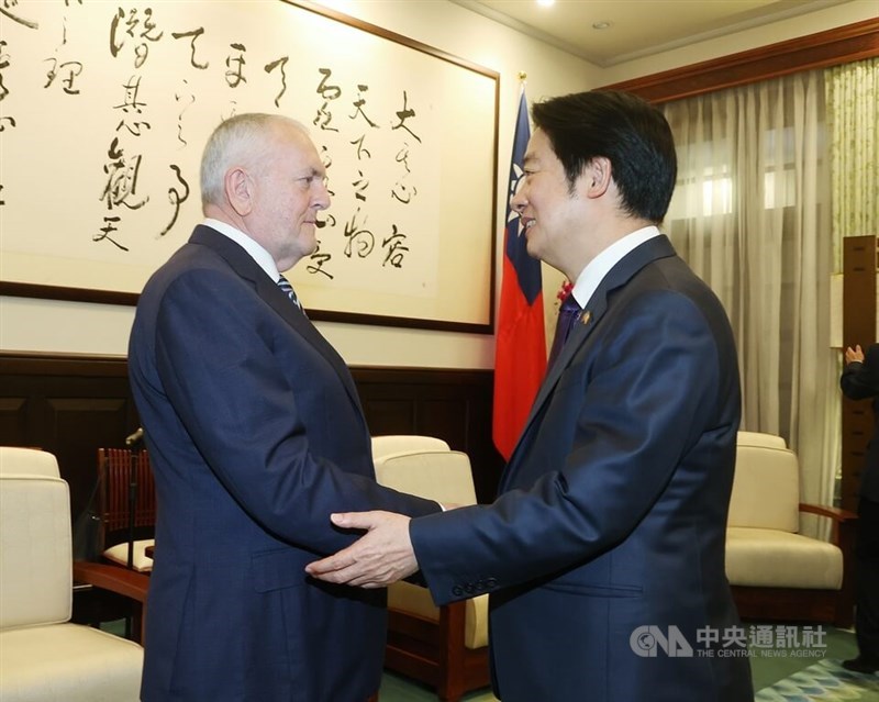 President Lai Ching-te (right) greets John McGuinness, deputy speaker of Dáil Éireann, in Taipei on Tuesday. CNA photo July 22, 2025
