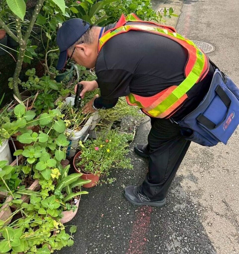 A staff member from the Kaohsiung Environmental Protection Bureau inspects plants to prevent the spread of dengue fever in the city in this undated photo. Photo courtesy of the Kaohsiung City Environmental Protection Bureau CNA photo July 22, 2025