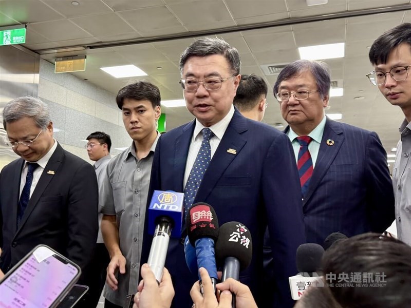 Premier Cho Jung-tai (center) in Taipei on Thursday. CNA photo July 24, 2025