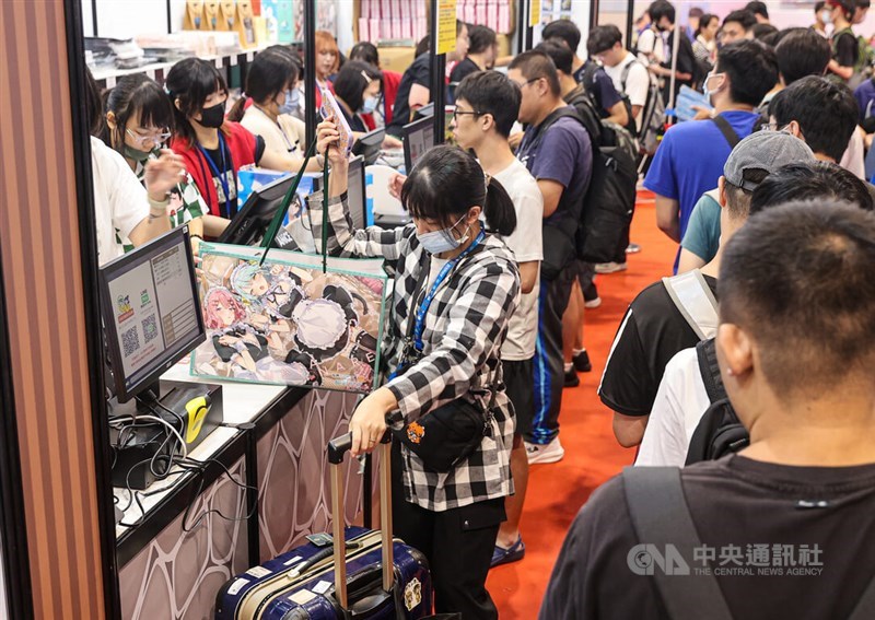 Anime and manga fans line up at the Comic Exhibition, which opens at Exhibition Hall 1 of the Taipei World Trade Center in Taipei on Thursday. CNA photo July 24, 2025