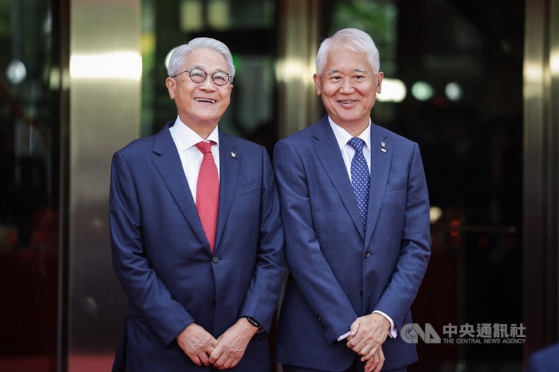 Chairman of TS Financial Thomas Wu (left) and Vice Chairman Mark Wei pose for a photo at the ceremony in Taipei on Thursday. CNA photo July 24, 2025