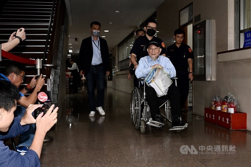 Core Pacific Group Chairman Sheen Ching-jing (front right) leaves the Taipei District Court wearing an electronic ankle monitor in Taipei on Thursday. CNA photo July 24, 2025 