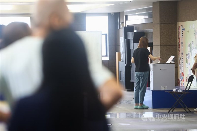 A voter casts her ballot at a polling station in New Taipei. CNA photo July 26, 2025