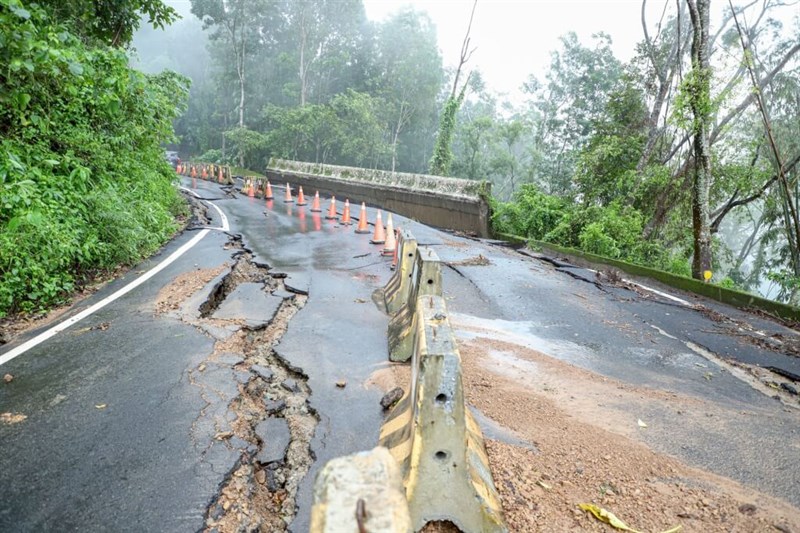 A mountainous road in Chiayi County lies damaged after heavy rainfall. Photo courtesy of the Chiayi County government