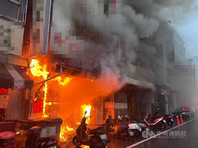A fire breaks out at a shop in Taichung’s Taiping District on Thursday. Photo courtesy of local authorities July 31, 2025