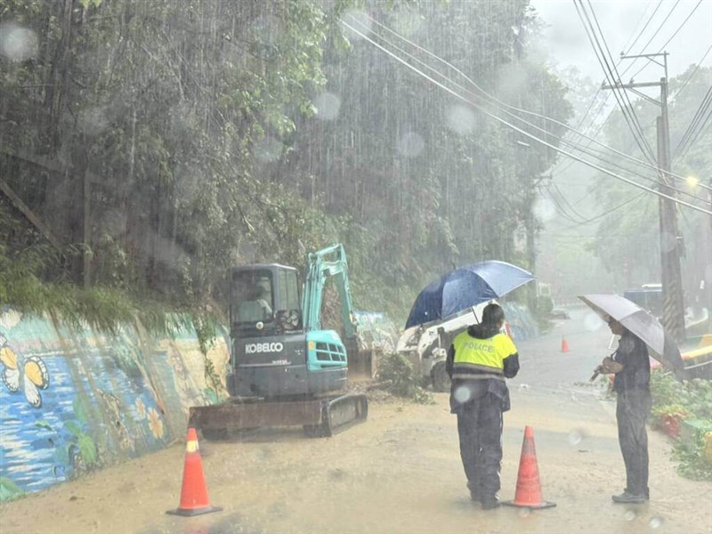 A mudslide in Taichung's Tanzi District on Friday. Photo courtesy of local authorities