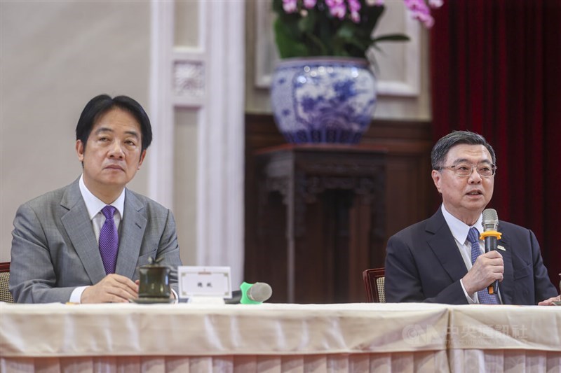President Lai Ching-te (left) and Premier Cho Jung-tai hold a press conference in Taipei on Friday to address the newly imposed U.S. tariffs. CNA photo Aug. 1, 2025