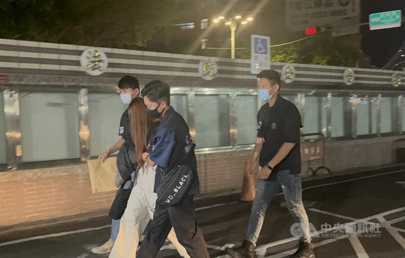 Police arrest the mother of Kai Kai in Taichung on Thursday. CNA photo July 31, 2025