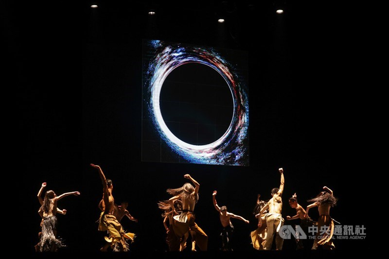 Cloud Gate Dance Theatre dancers perform "Lunar Halo" at the plaza between the National Theater and National Concert Hall in Taipei on Saturday. CNA photo Aug. 2, 2025