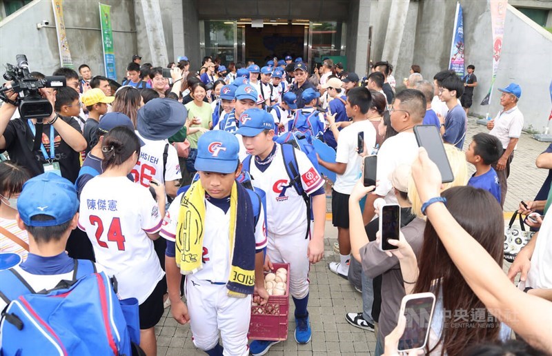 Taiwanese fans cheer for Taiwan's team after the Sunday game. CNA photo Aug. 3, 2025