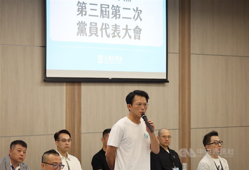 Taiwan Peoples Party Chairman Huang Kuo-chang (front). CNA photo Aug. 10, 2025