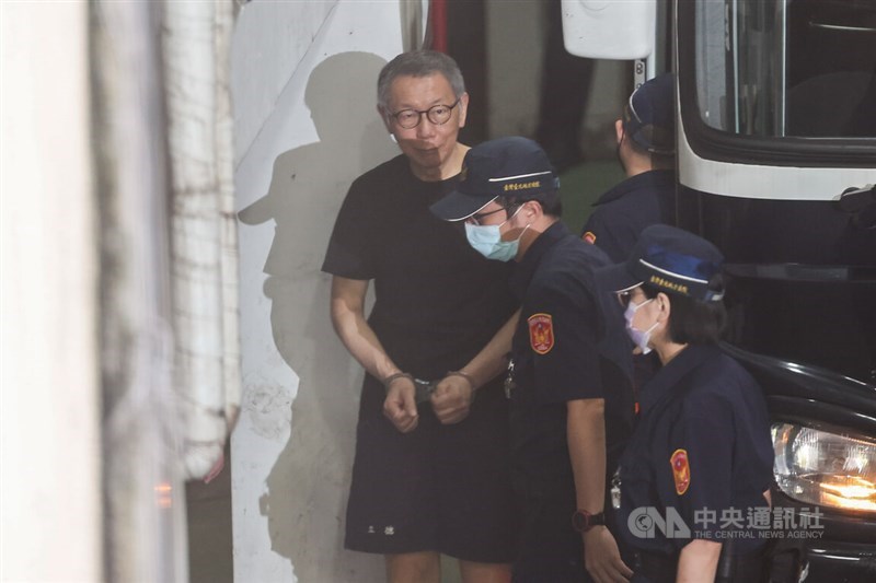 Former Taipei Mayor Ko Wen-che (left). CNA photo Aug. 7, 2025