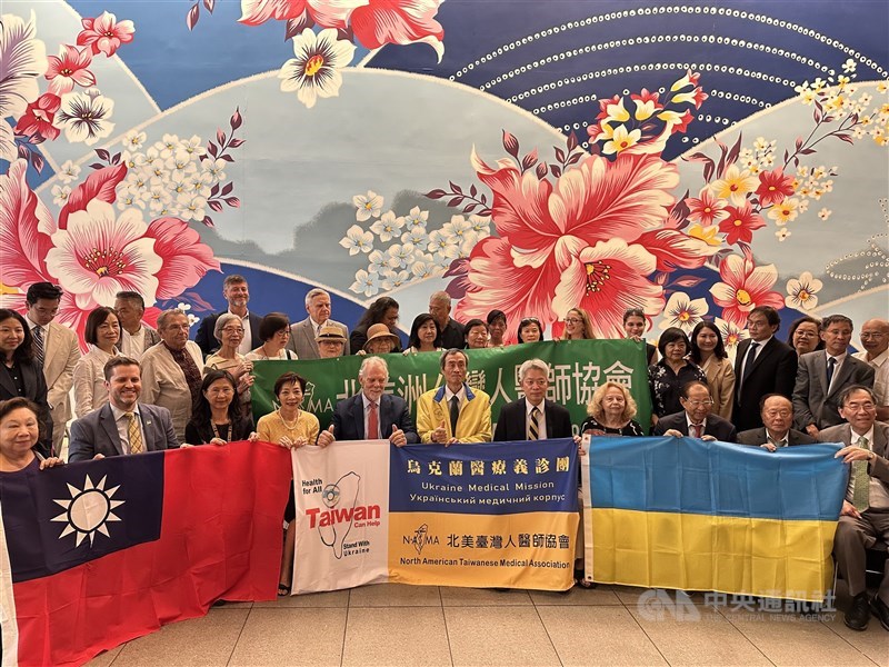 The North American Taiwanese Medical Association poses with the Ukraine Medical Mission in New York on Tuesday. CNA photo Aug. 12, 2025