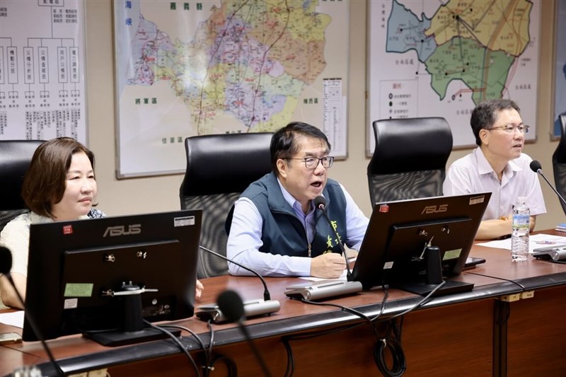 Tainan Mayor Huang Wei-che (center). CNA photo Aug. 14, 2025