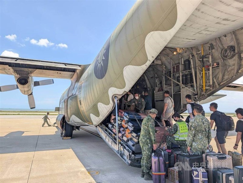 A military aircraft transports stranded travelers from Kinmen to Taipei on Friday. CNA photo Aug. 15, 2025