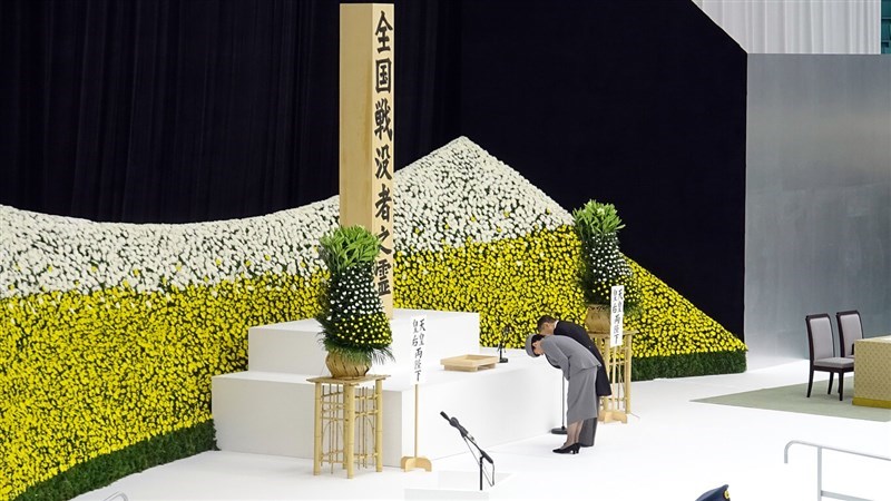 Japanese Emperor Naruhito (right) and Empress Masako attend the National Memorial Ceremony for the War Dead in Tokyo on Friday. CNA photo Aug. 15, 2025