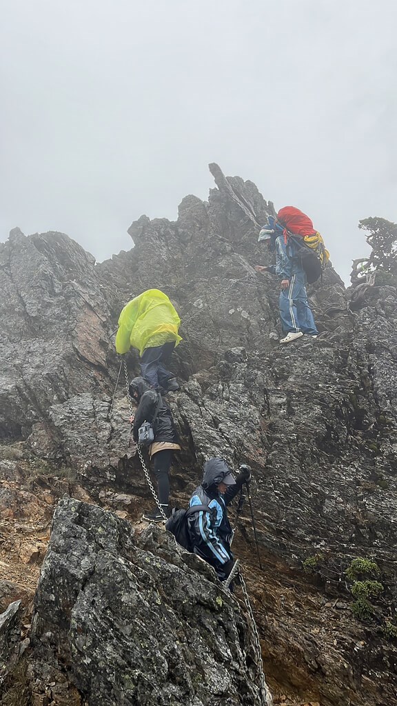 Two climbers are stranded by lightning on Yushan in Nantou County on Wednesday. Photo courtesy of the Yushan National Park Aug. 20, 2025