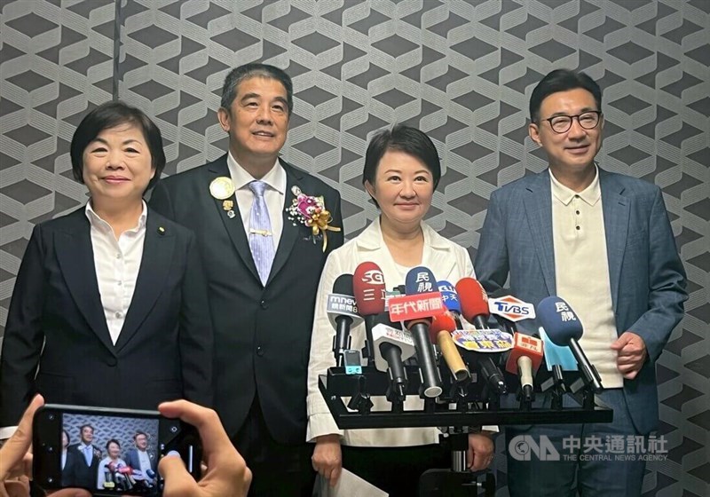 Taichung Mayor Lu Shiow-yen (second right). CNA photo Aug. 24, 2025