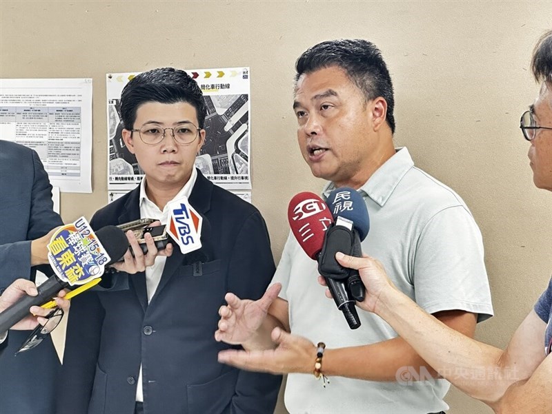 Taipei City councilors Miao Po-ya (left) and Chang Chih-hao. CNA photo Aug. 27, 2025