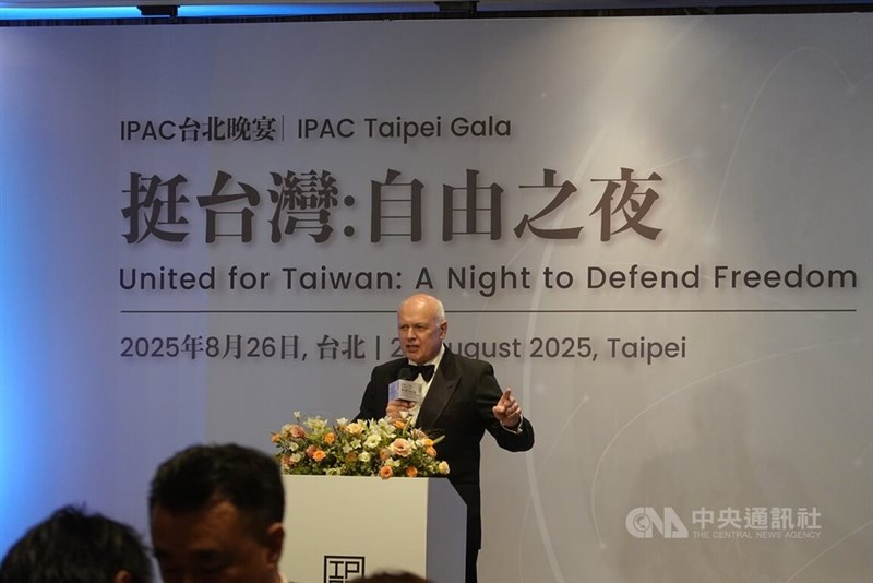 Former U.K. Conservative leader Iain Duncan Smith speaks at a gala in Taipei hosted by the Inter-Parliamentary Alliance on China (IPAC). CNA photo Aug. 26, 2025.