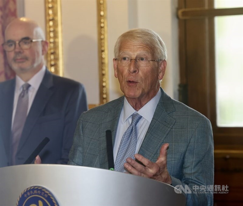 Roger Wicker (right), chair of the U.S. Senate Armed Services Committee. CNA photo Aug. 30, 2025