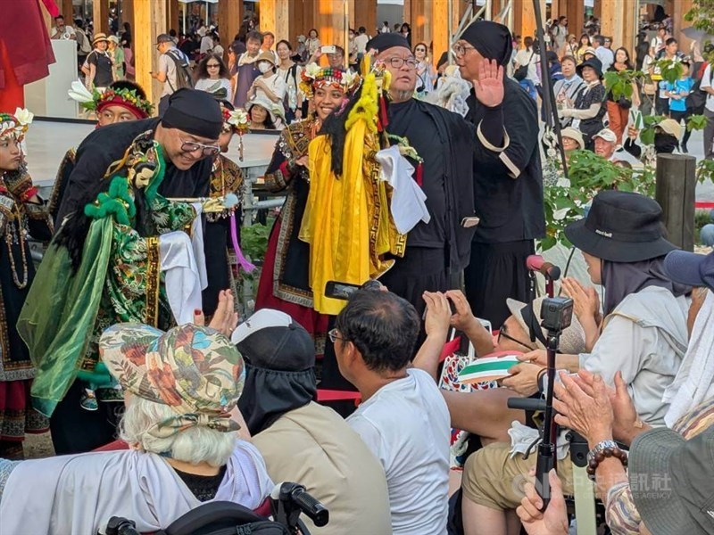 The Shinergy Puppet Show interact with the audience of "A Ritual of Gratitude Before the Temple" at Expo 2025 Osaka on Thursday. CNA photo Aug. 29, 2025