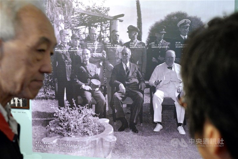 Attendees of an exhibition which celebrated the centennial of the Central News Agency observe a photo of Chiang Kai-shek taken during the Cairo Declaration on 27 November 1943. CNA file photo