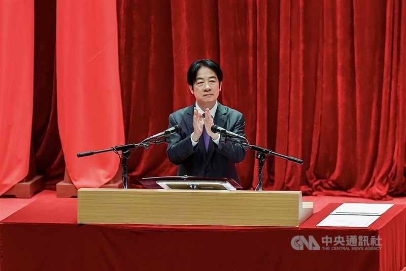 At a ceremony marking Armed Forces Day in Taipei on Tuesday, President Lai Ching-te applauds award-winning military personnel. CNA photo Sep. 2, 2025