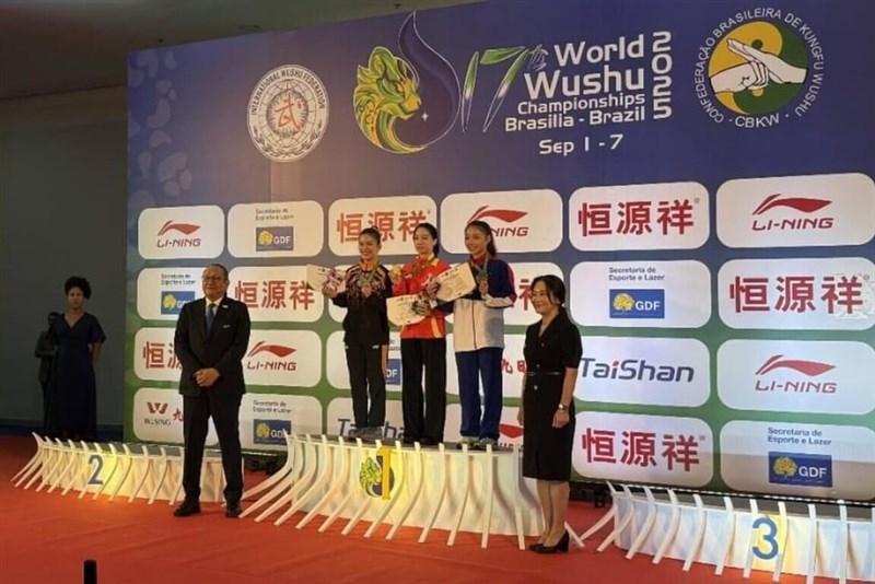 Chao Tang-hsuan (right, on the podium). Photo courtesy of the Taipei Economic and Cultural Office in Brazil