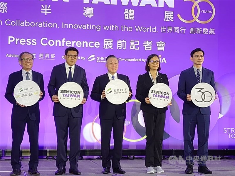 Organizers of SEMICON Taiwan 2025 initiate the expo's seminar session at a press conference on Monday. CNA photo Sept. 8, 2025