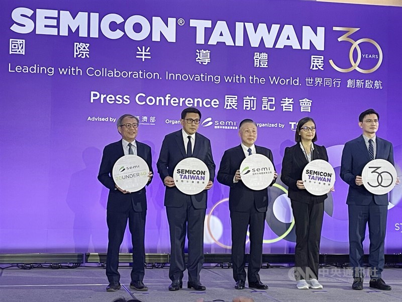 Organizers of SEMICON Taiwan 2025 initiate the expo's seminar session at a press conference on Monday. CNA photo Sept. 8, 2025