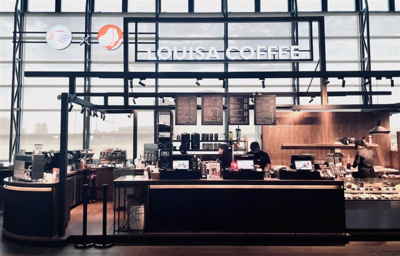 A Louisa Coffee shop in the HSR Taichung Station. Photo courtesy of Louisa Coffee