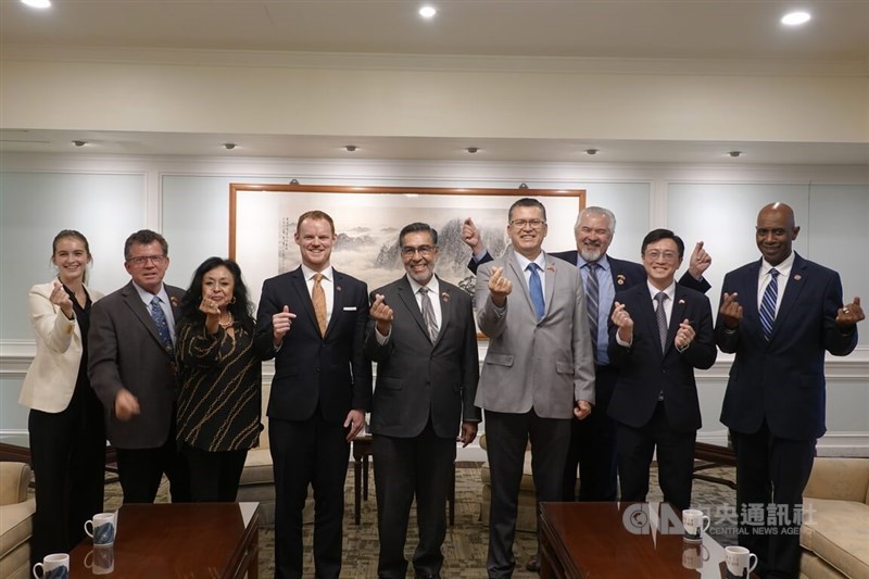 Arizona lawmakers pose for a photo in Taipei on Wednesday. CNA photo Sep. 10, 2025
