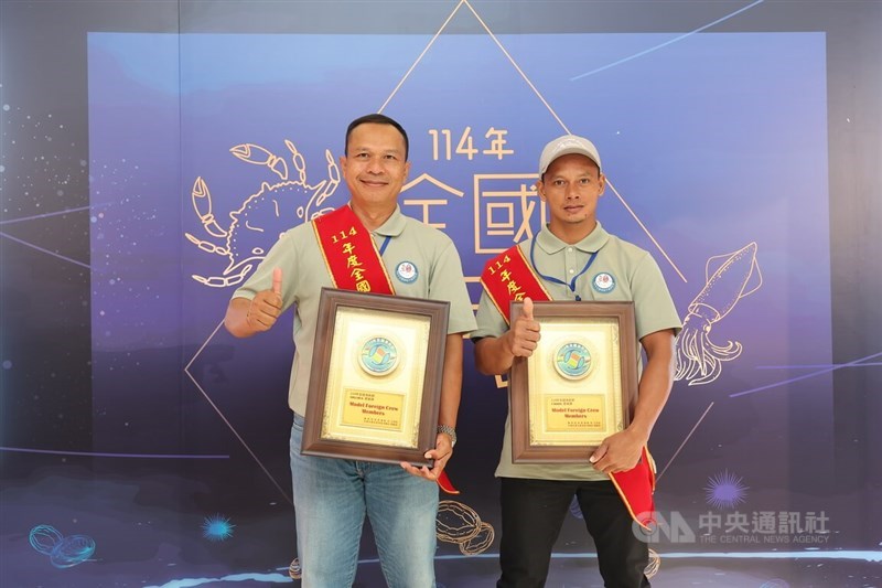 Indonesian fishing workers, Soli Hun (left) and Cakida (right), receive the ‘Model Foreign Crew Members’ award from the National Fishermen's Association of Taiwan in New Taipei on Friday. CNA photo Sept. 12, 2025