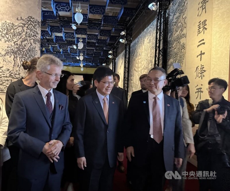 Foreign Minister Lin Chia-lung (second left) visits the exhibition “100 Treasures, 100 Stories: Treasures from the National Palace Museum” in Prague on Thursday. CNA photo, Sept. 13, 2025