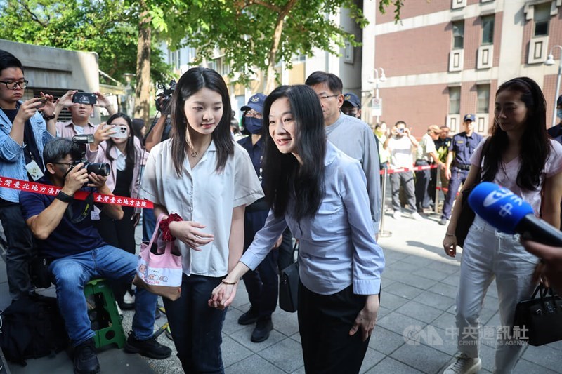 Taipei City Councilor Ying Hsiao-wei arrives at the Taipei District Court on Monday. CNA photo Sept. 15, 2025
