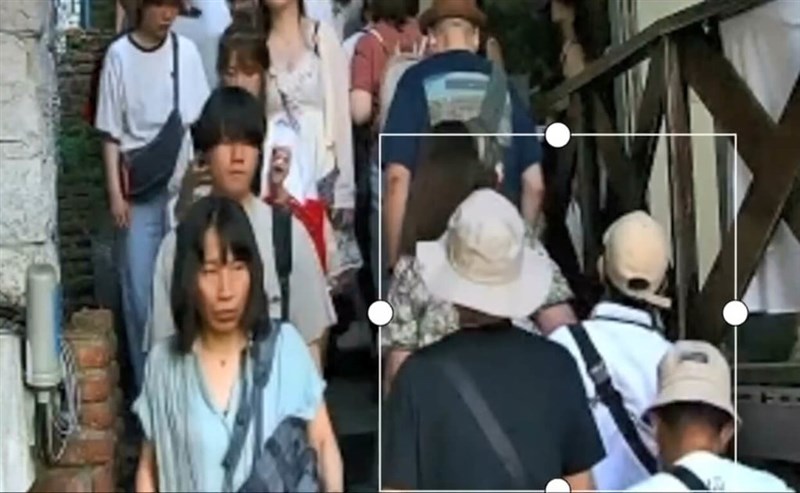 Three men (outlined in white in the photo) are targeted by police on Jiufen Old Street in New Taipei Saturday. Photo courtesy of a private contributor Sept. 15, 2025