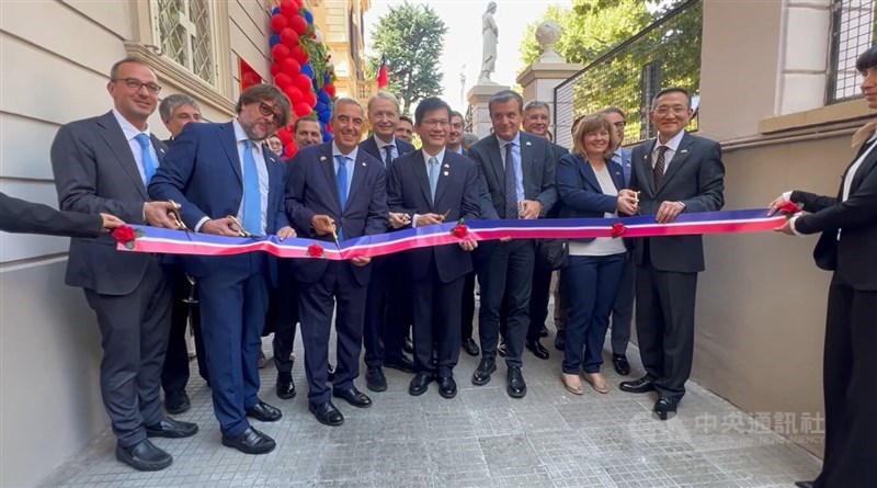 Taiwan’s Foreign Minister Lin Chia-lung attends the inauguration of the country’s renovated representative office alongside Italian parliamentarians. CNA photo Sept. 17, 2025
