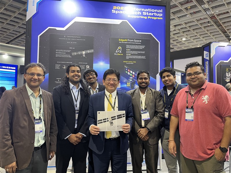 Lewis Chen (fourth left) of Industrial Technology Research Institute (ITRI) smiles for a photo with Indian space start-up representatives at TADTE 2025 in Taipei on Friday. CNA photo Sept. 20, 2025