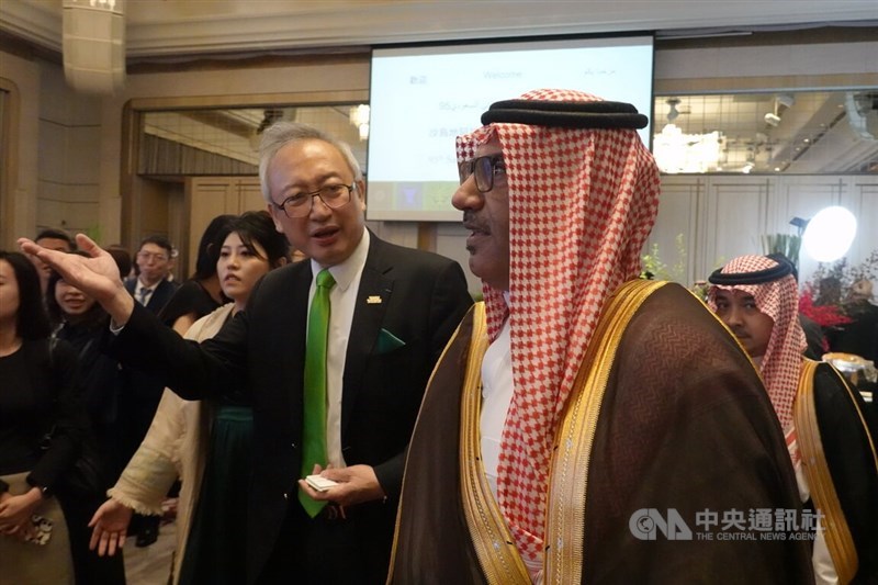 Saudi Arabia’s representative to Taiwan, Mohammed S. Alghamdi (right), hosts an event to celebrate his country's National Day Tuesday, with Taiwan’s Deputy Minister of Foreign Affairs, François Wu, in attendance to extend his congratulations. CNA photo Sept. 23, 2025
