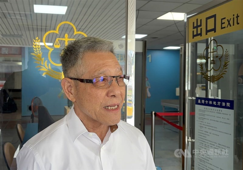 Former Kuomintang Central Standing Committee member Hsiao Ching-tien speaks to reporters outside the Taiwan Shilin District Court. CNA photo Sept. 25, 2025
